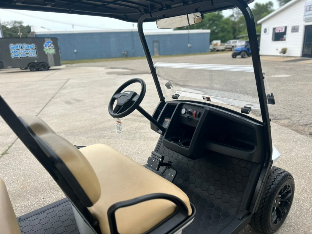 2026 E-Z-GO EXPRESS 6