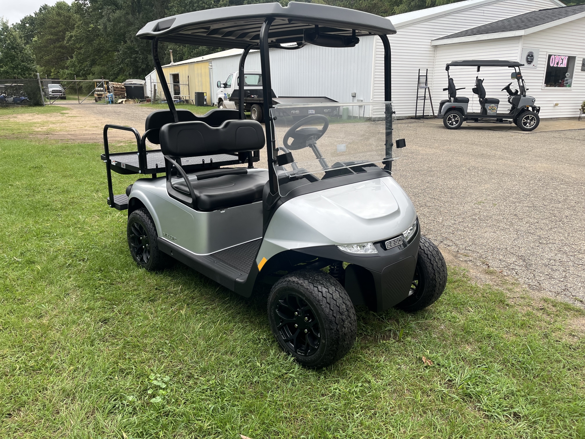 2027 E-Z-GO Valor